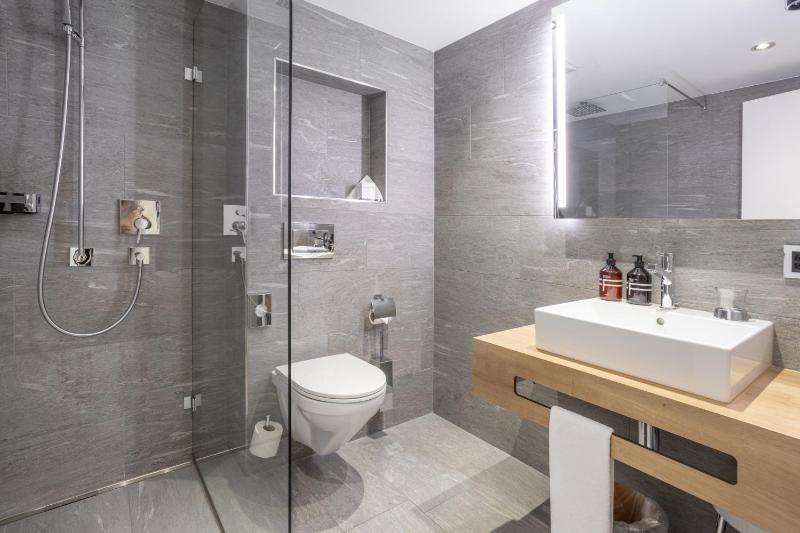Superior Single Room with Air Conditioning image 4