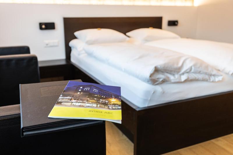 Superior Double Queen Size Room with Air Conditioning image 4