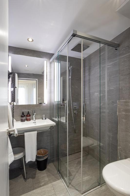 Classic Single Room with Air Conditioning image 2