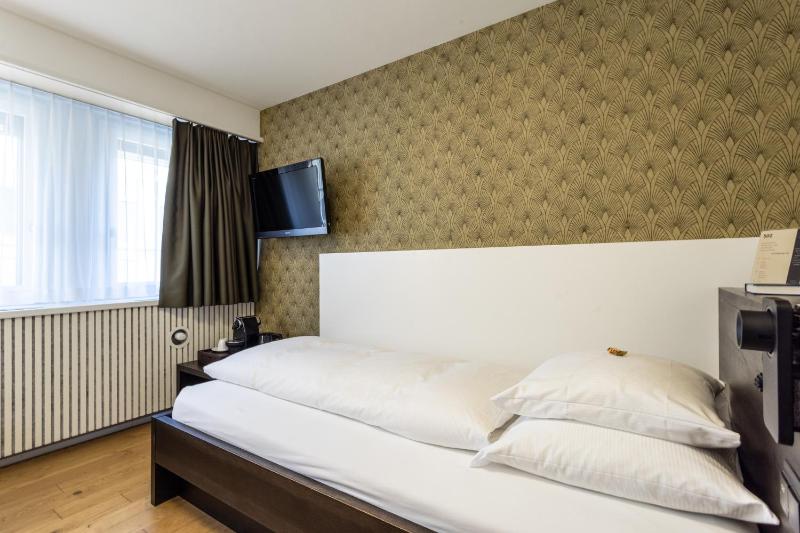 Classic Single Room with Air Conditioning image 1