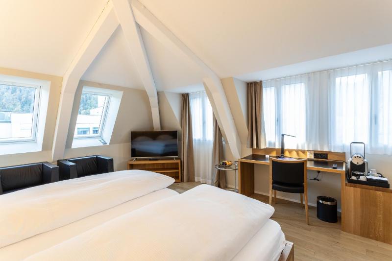 Deluxe Double King Size Room with Air Conditioning image 2