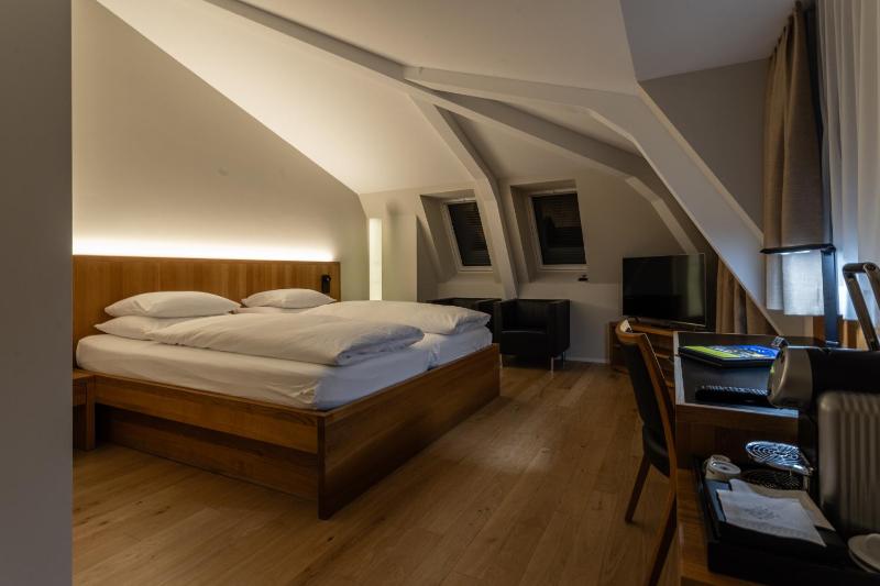 Deluxe Double King Size Room with Air Conditioning image 3