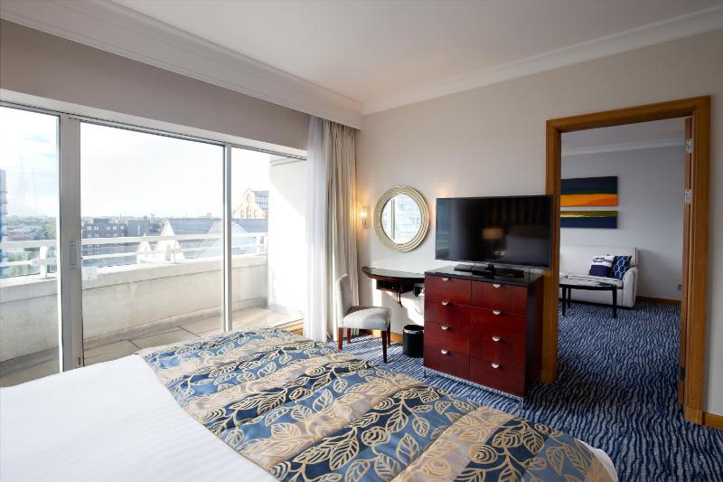 Marina King Suite image 4
