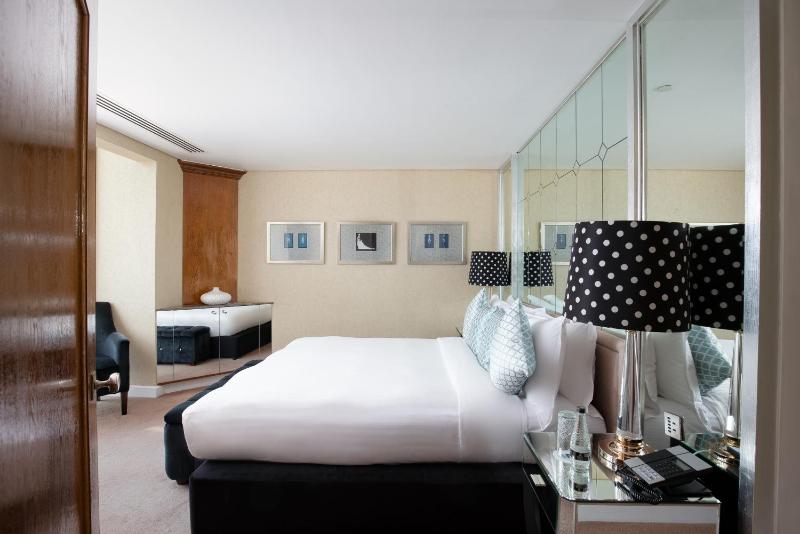 Abingdon & Kensington Penthouse Suite image 2