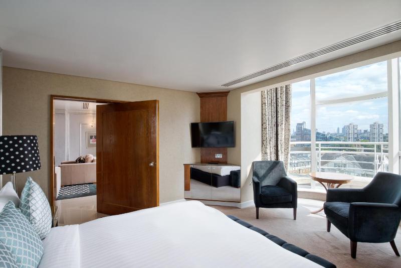Abingdon & Kensington Penthouse Suite image 3