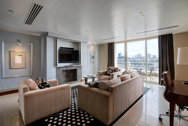 Abingdon & Kensington Penthouse Suite image 4
