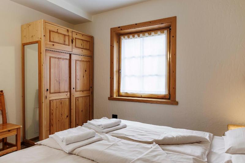 One-Bedroom Apartment (4 Adults) image 3