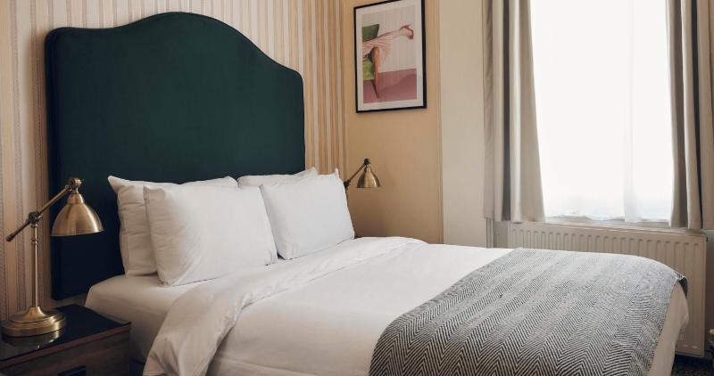 Small Double Room image 1