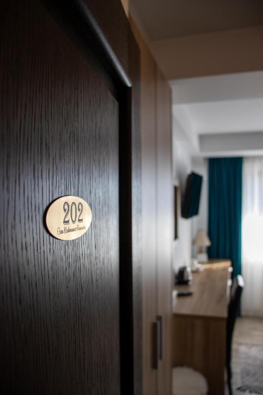 Superior King Room image 4