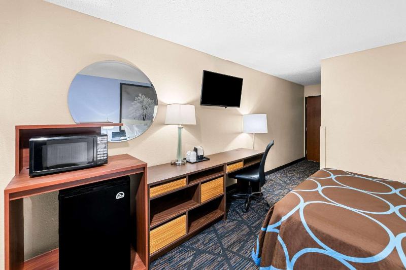 Queen Room - Non-Smoking image 2