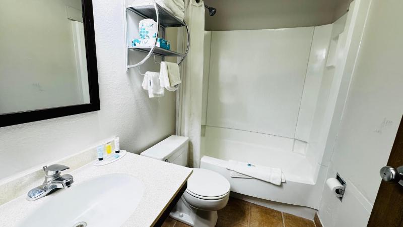 Double Room with Two Double Beds - Non-Smoking image 2