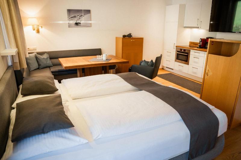 Comfort Two-Bedroom Apartment with Balcony image 1