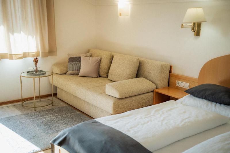 Double Room image 3