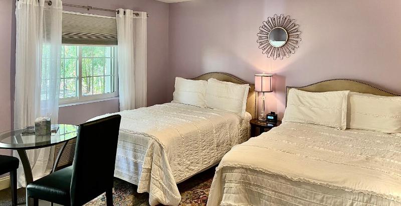Double Room image 3