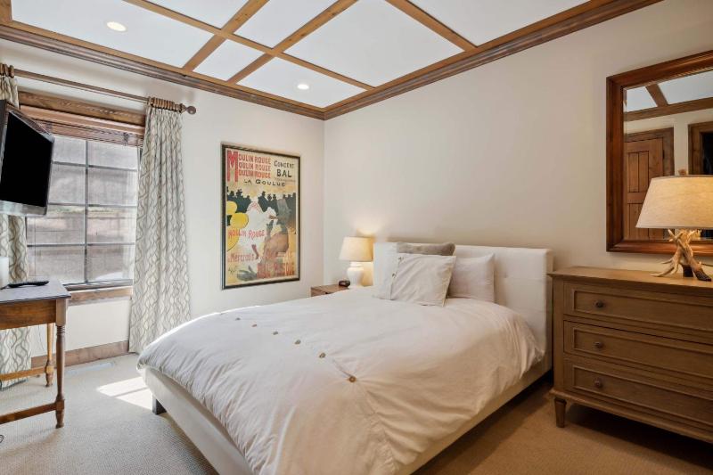 Woodrun Place 61 - image 3