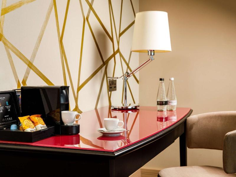 Deluxe Suite with City View image 4