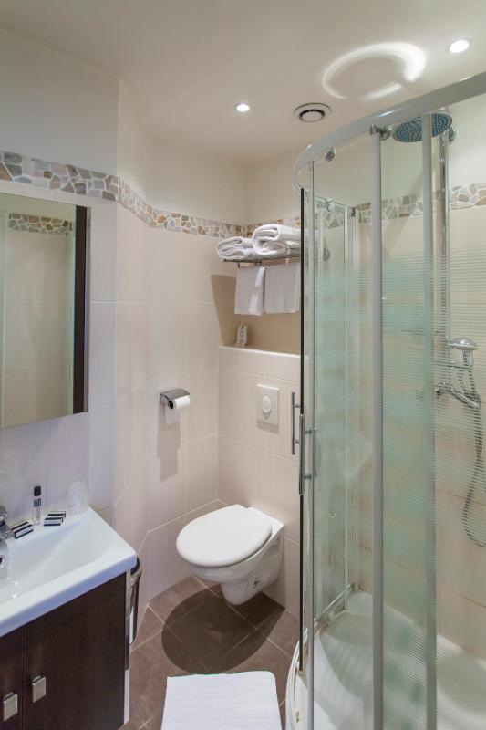 Deluxe Double Room image 3