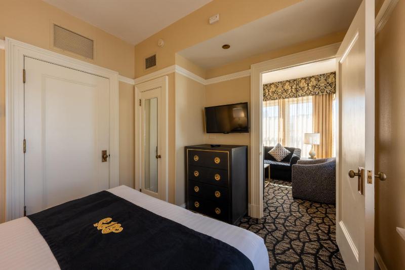 One-Bedroom Suite image 2