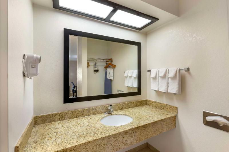 King Room image 2