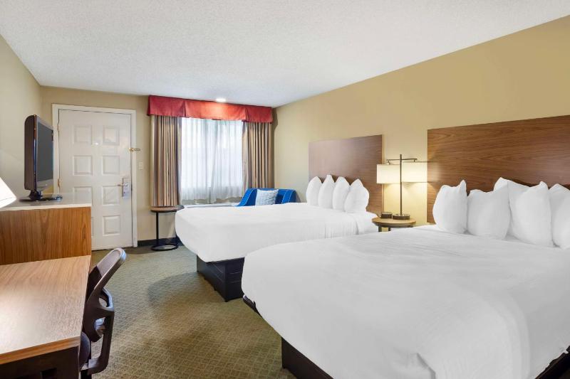 Queen Room with Two Queen Beds image 1