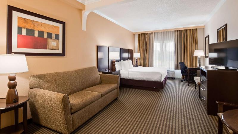 King Suite with Roll-In Shower - Disability Access image 1