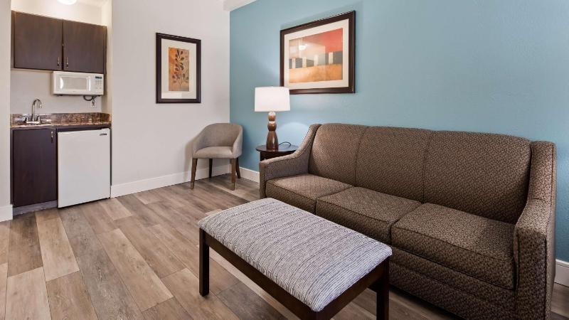 King Suite with Sofa Bed image 4