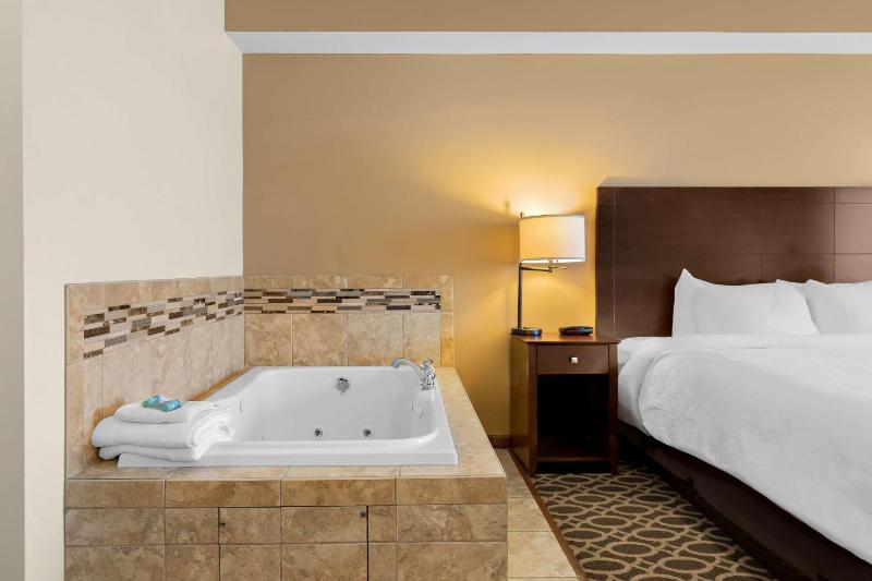 Executive King Room with Spa Bath - Non-Smoking image 3