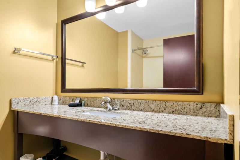 Executive King Room with Spa Bath - Non-Smoking image 3
