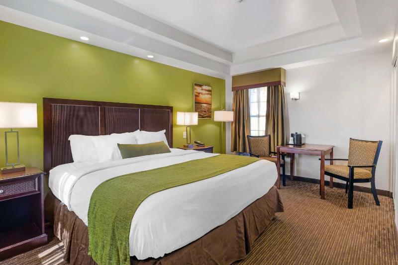 King Room with Spa Bath - Non-Smoking image 4