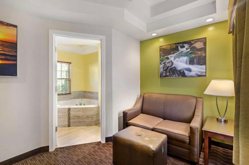 King Room with Spa Bath - Non-Smoking image 3