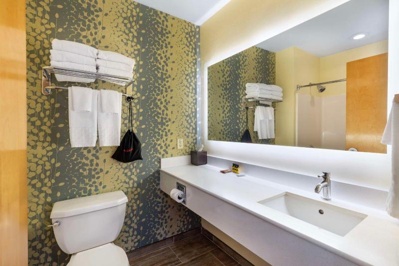 Queen Suite with Two Queen Beds - Non-Smoking image 2