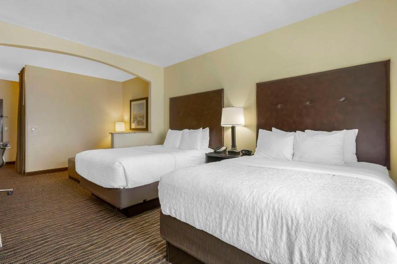 Queen Room with Two Queen Beds - Disability Access image 1