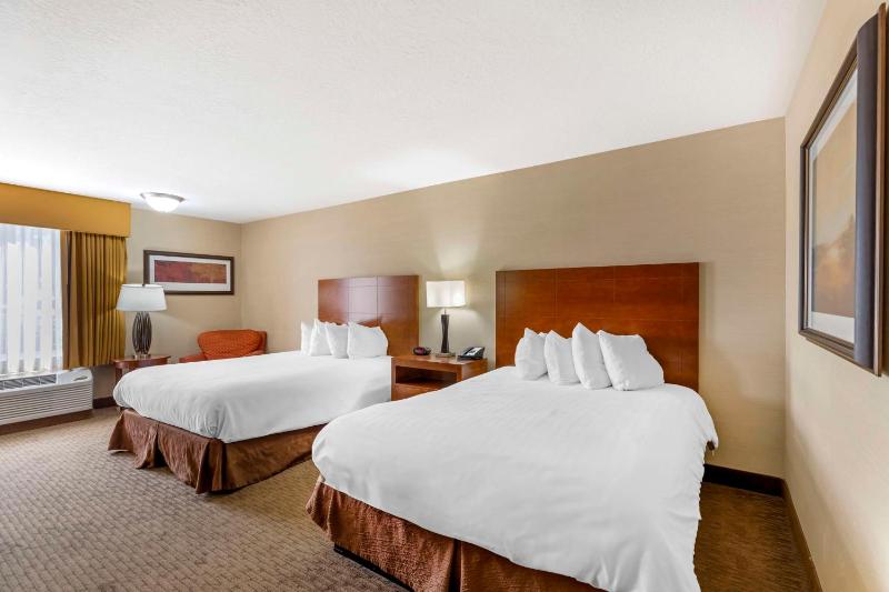 Queen Room with Two Queen Beds - Mobility Accessible image 4