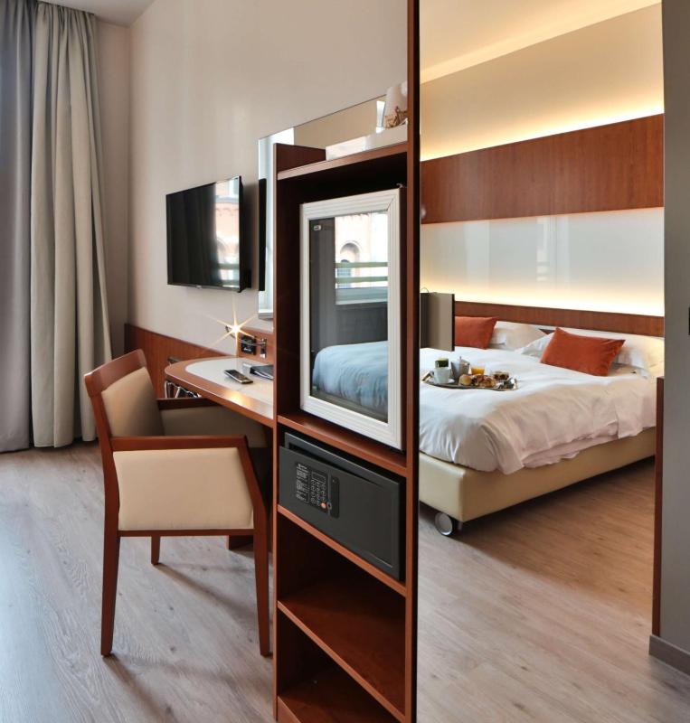 Double or Twin Room image 4
