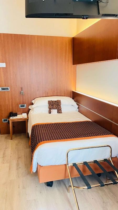 Single Room image 4