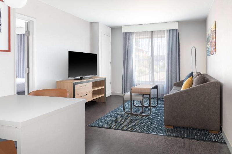 One-Bedroom King Suite - Non-Smoking image 4