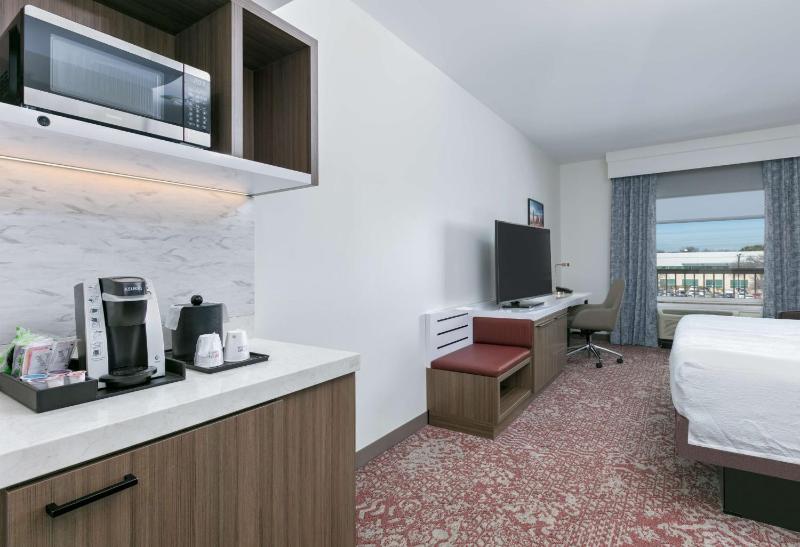 King Room with City View - High Floor image 3