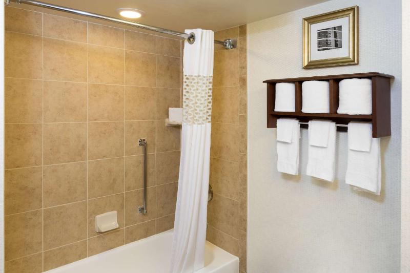 King Room with Sofa Bed and Bath Tub - Non-Smoking image 2