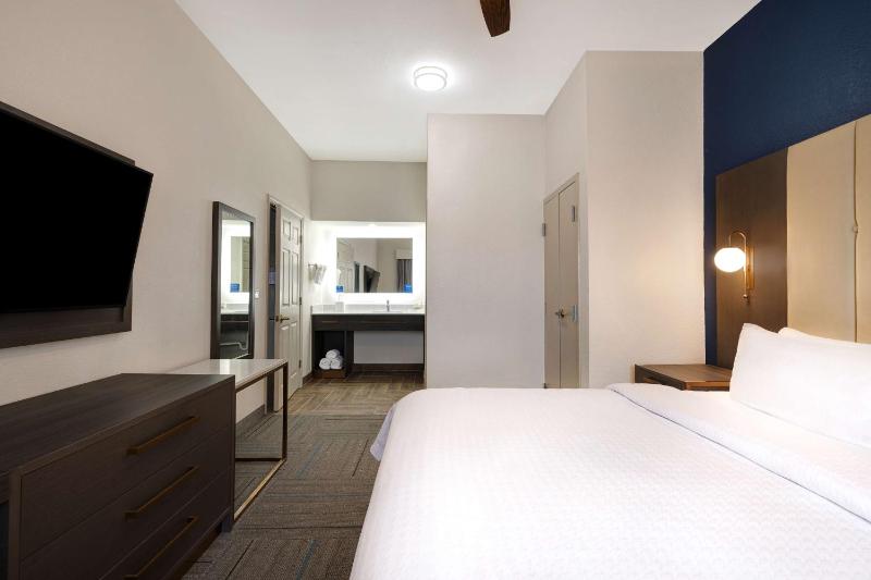 One-Bedroom King Suite - Non-Smoking image 4