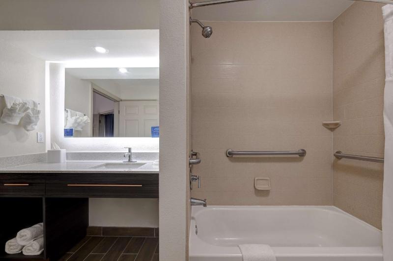 One-Bedroom Suite with Two Double Beds - Non-Smoking image 4