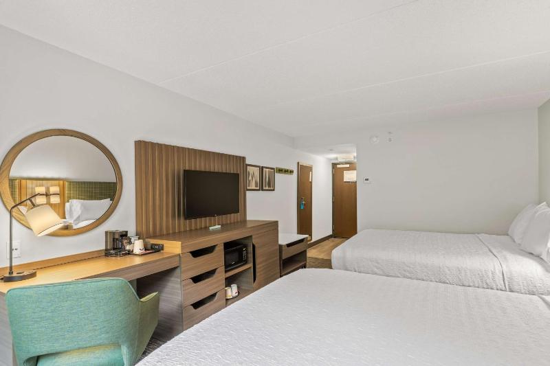 Standard Queen Room with Two Queen Beds image 4