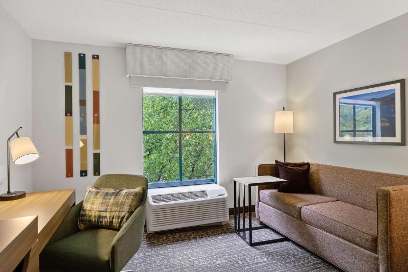 King Room with Sofa Bed image 4