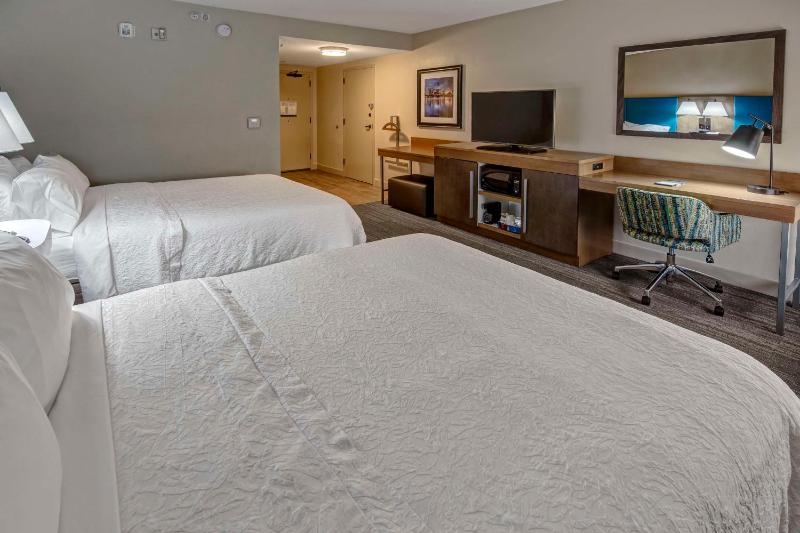 Deluxe Double Room with Two Double Beds - Non-Smoking image 3