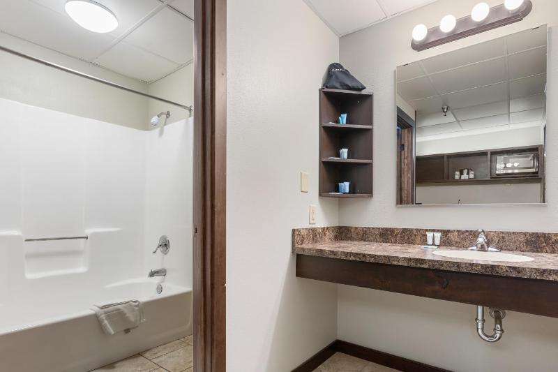 Jr Suite 2 Queen image 2