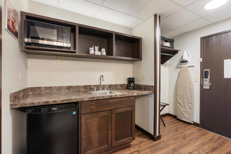 Jr Suite 2 Queen image 3