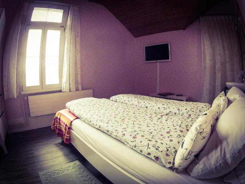 Double Room with Shared Bathroom image 3