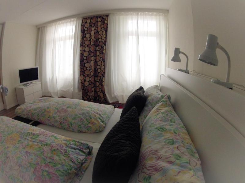 Twin Room with Shared Bathroom image 2