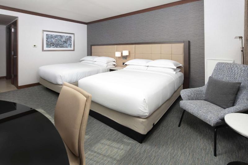 Double Room with Two Double Beds - Disability Access image 4