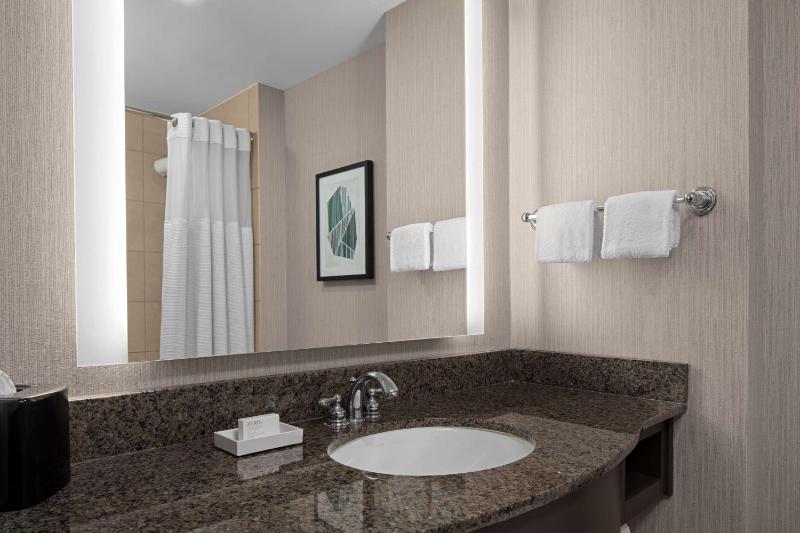King Room with Microwave/Fridge image 4