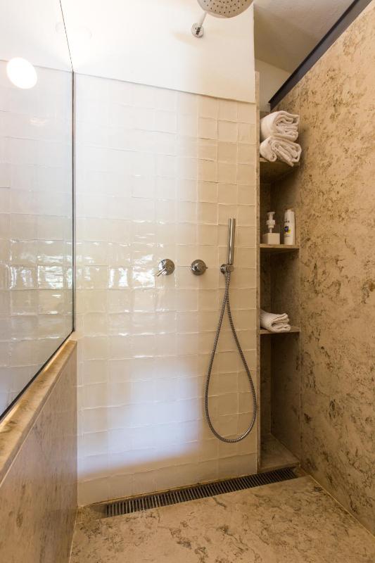 Double Room with Courtyard View image 3